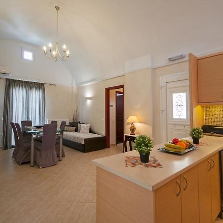 Veldi Art - Kamari Beach Apartment Fira  Exterior photo
