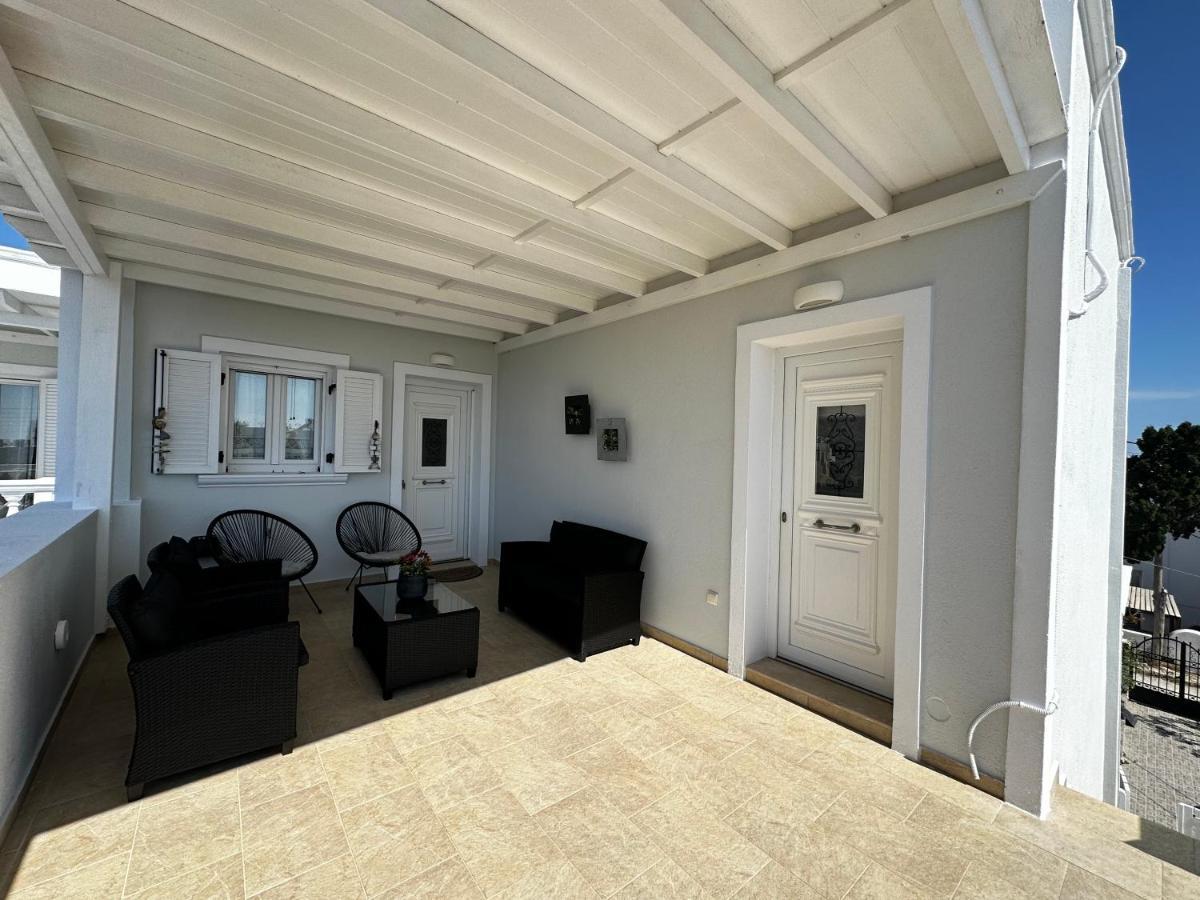 Veldi Art - Kamari Beach Apartment Fira  Exterior photo