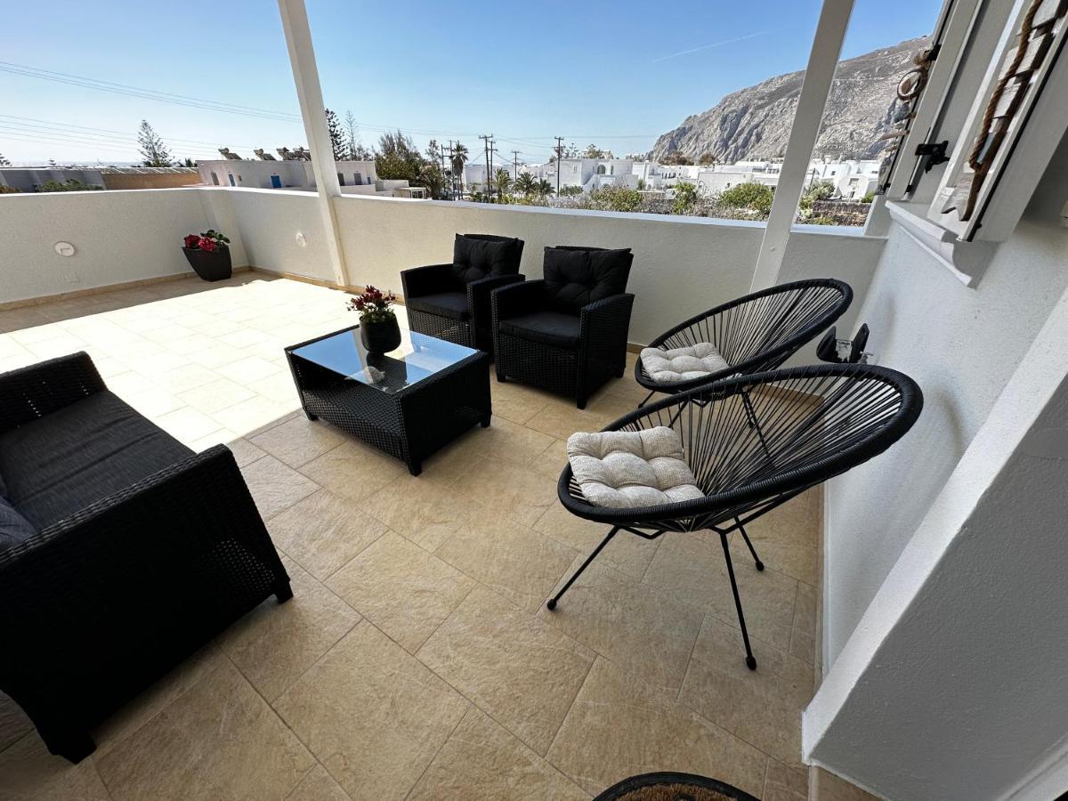 Veldi Art - Kamari Beach Apartment Fira  Exterior photo