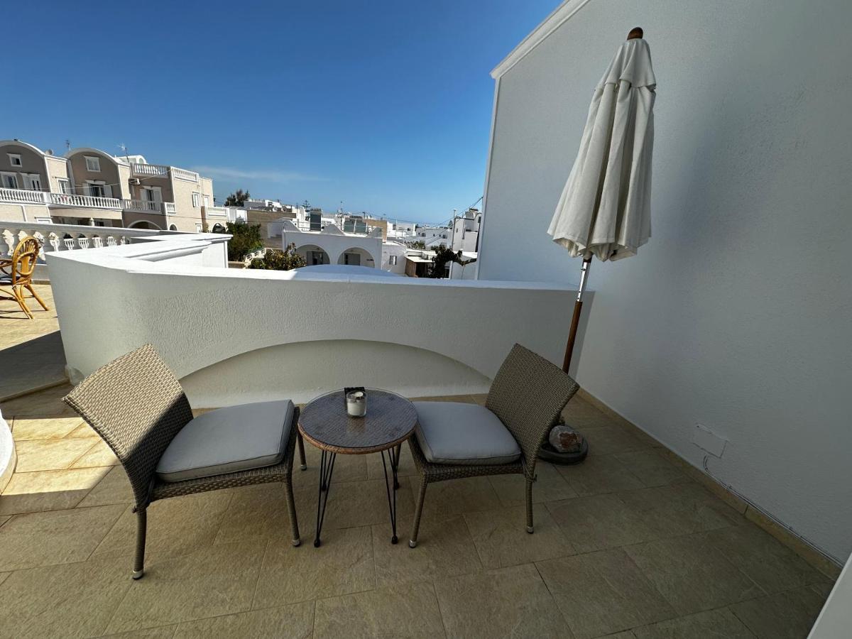 Veldi Art - Kamari Beach Apartment Fira  Exterior photo