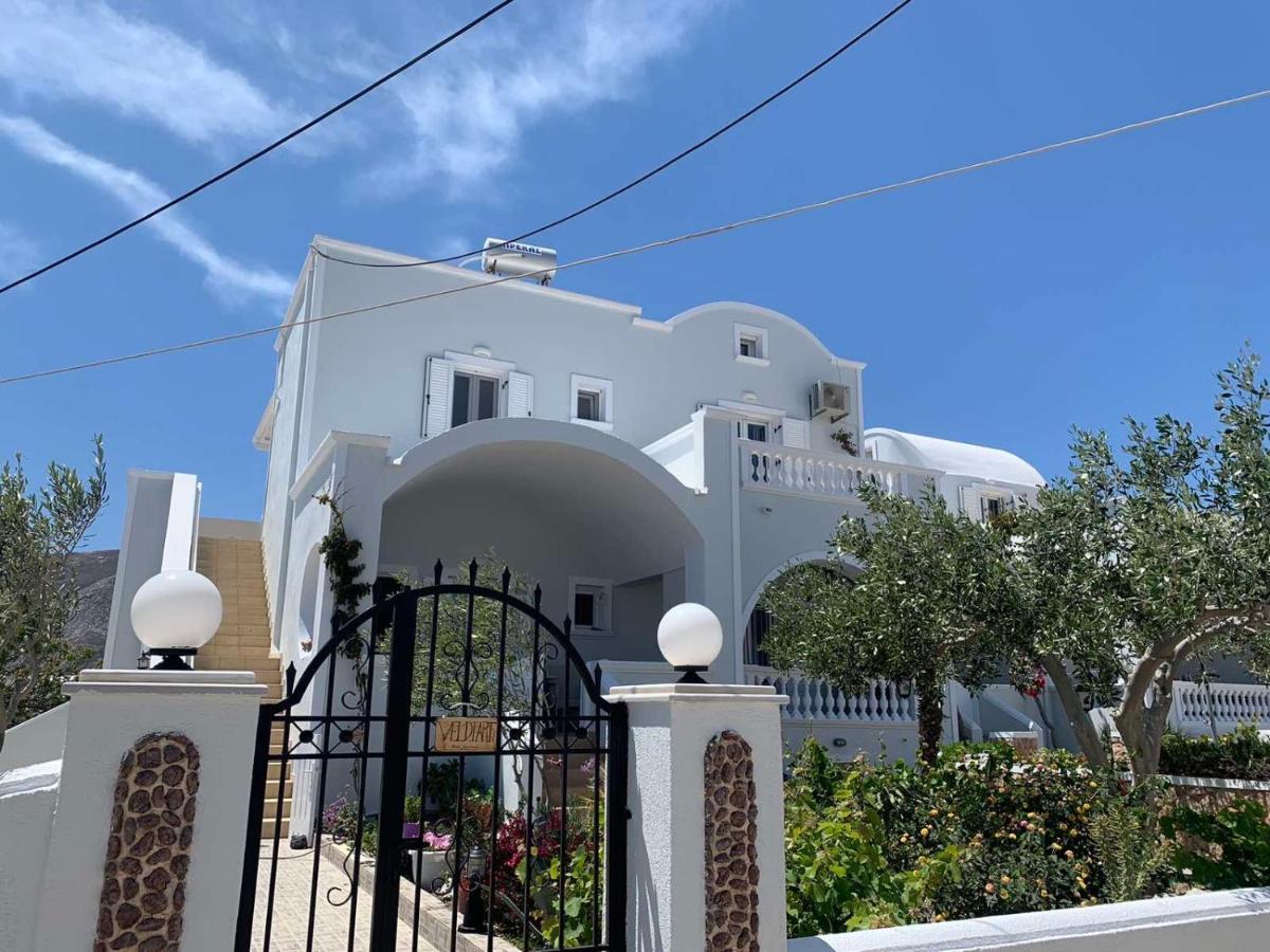 Veldi Art - Kamari Beach Apartment Fira  Exterior photo