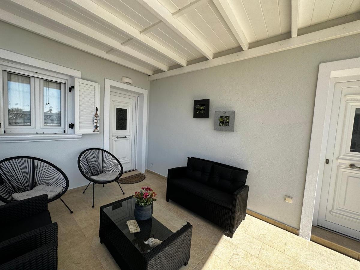 Veldi Art - Kamari Beach Apartment Fira  Exterior photo