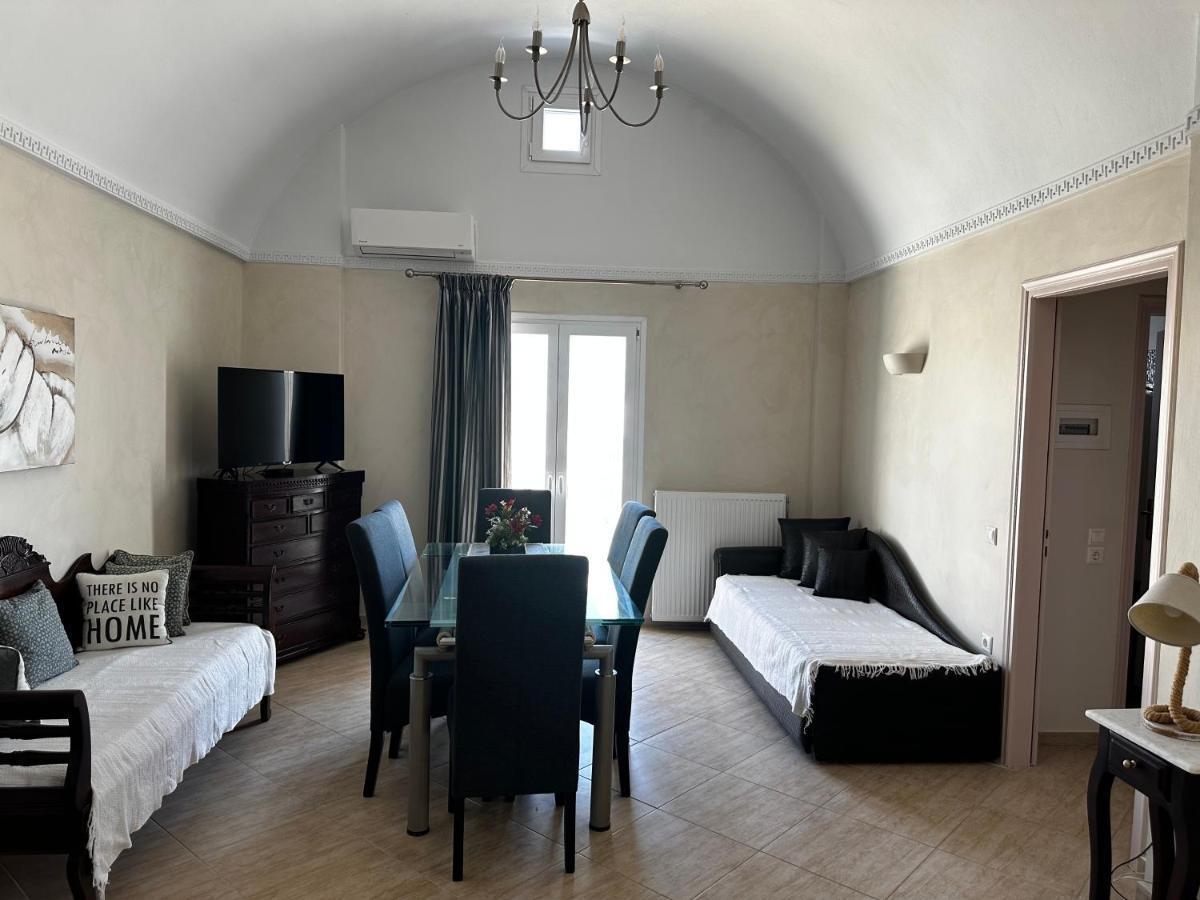 Veldi Art - Kamari Beach Apartment Fira  Exterior photo