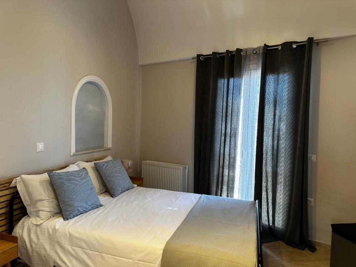 Veldi Art - Kamari Beach Apartment Fira  Exterior photo