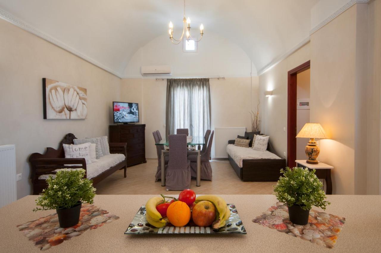 Veldi Art - Kamari Beach Apartment Fira  Exterior photo
